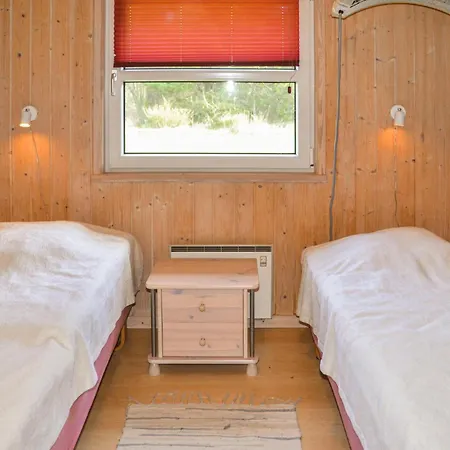 Casa de Férias Cozy Home In Henne With Sauna