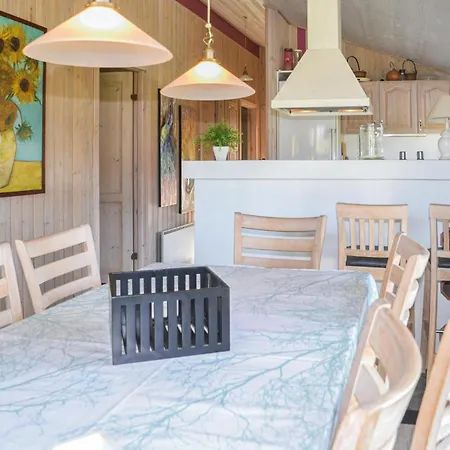 Casa de Férias Cozy Home In Henne With Sauna Henne Strand
